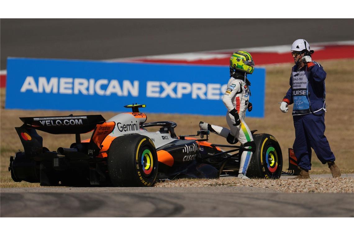 Verstappen gibt McLaren-Duo Lehrstunde Das sollte auf keinen Fall passieren: Ein Unfall mit Teamkollege Oscar Piastri beendet das Sprintrennen früh für Lando Norris.