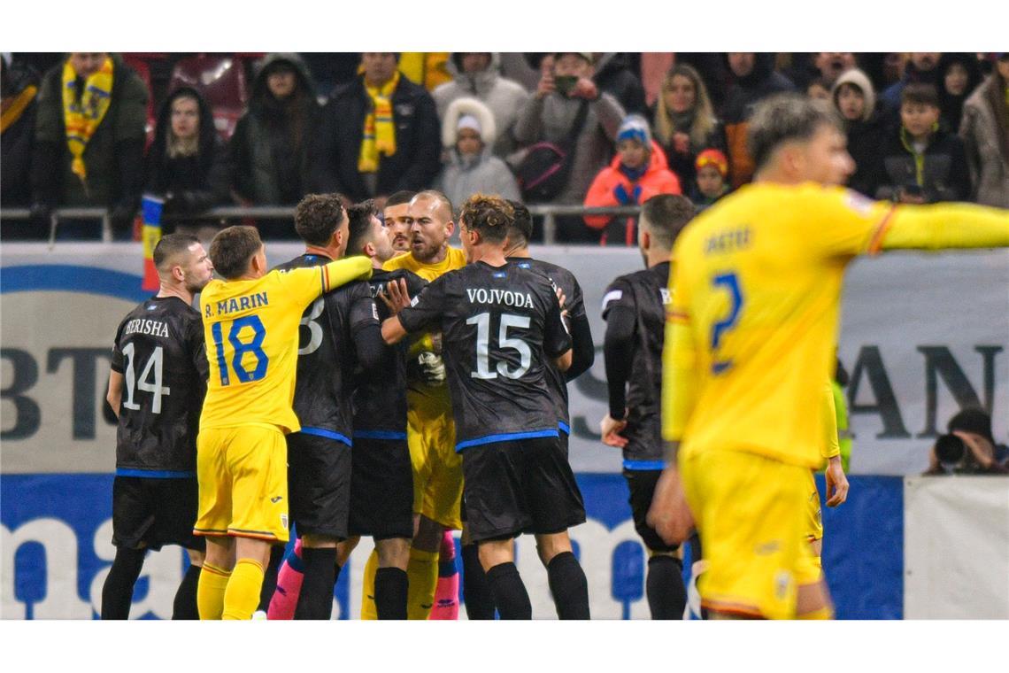 UEFA nach Spielabbruch durch Kosovo gefordert Das Spiel Rumänien gegen Kosovo wurde vorzeitig beendet.