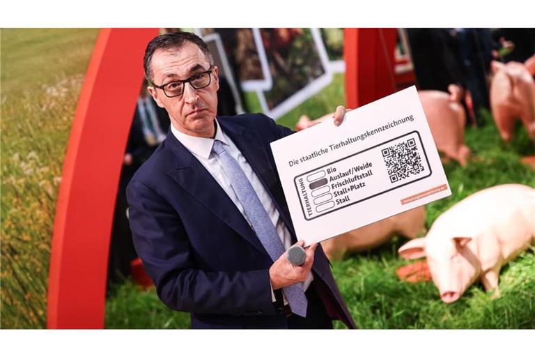 Das staatliche Tierhaltungskennzeichen war das Prestigeprojekt des ehemaligen Bundeslandwirtschaftsministers Cem Özdemir (Grüne). Doch das überarbeitete Gesetz der schwarz-roten Koalition könnte gegen EU-Recht verstoßen.