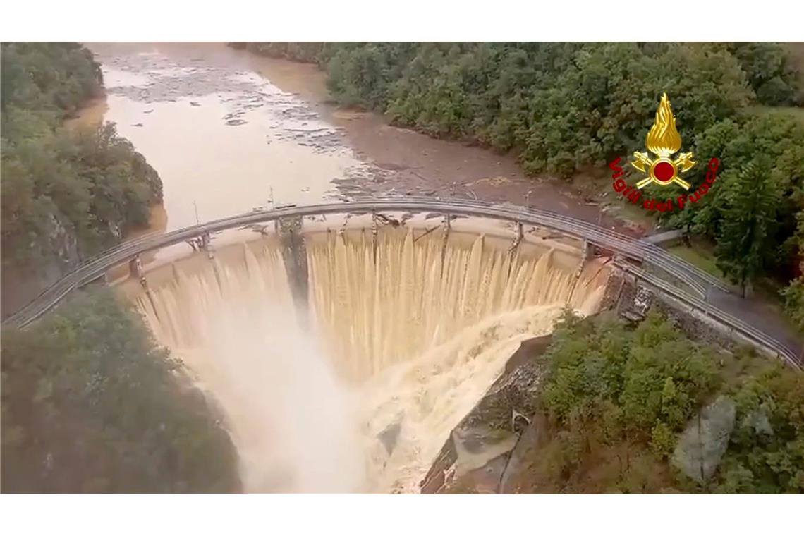 Vermisste deutsche Urlauberin tot Das Standbild aus einem Video der italienischen Feuerwehr zeigt den Fluss Valla.
