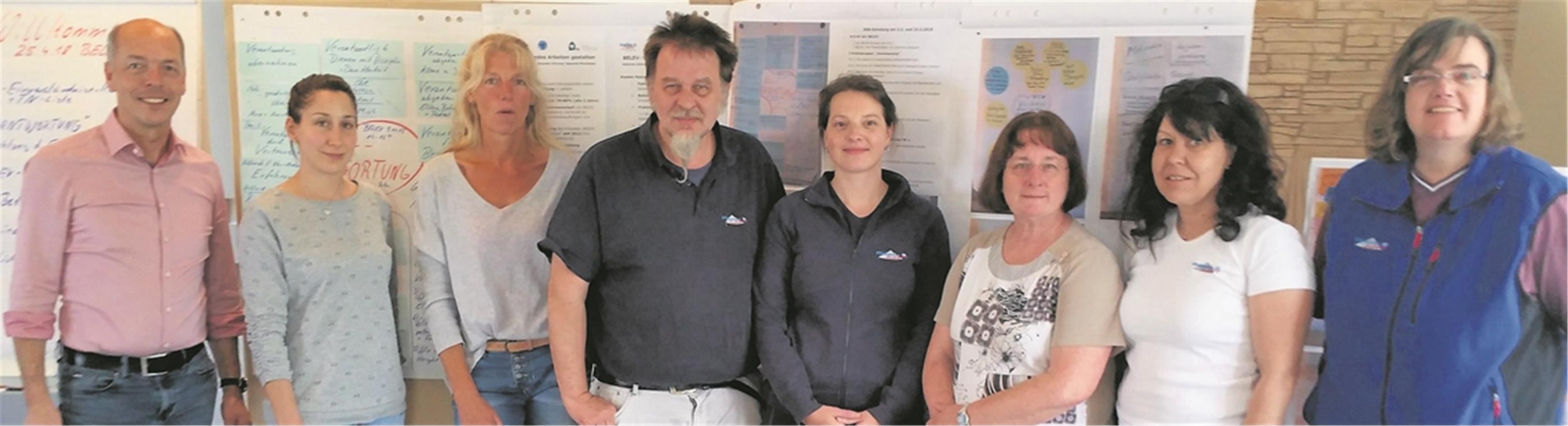 Die Gesundheit des Teams im Blick Das Steuerungsteam erarbeitet gemeinsam Verbesserungsvorschläge (von links): Thomas Nehr, Jasmin Scheib, Gabi Eden, Harald Schraut, Jasmin Arnold, Ruth Rokos, Silvana Seeh und Claudia Eisenmann. Foto: privat