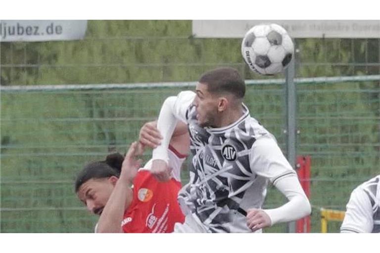 Das Strafmaß für den Botnanger Rotsünder Yasir Aouini (rechts) steht nun fest – flankiert vom Unmut in seinem Verein.