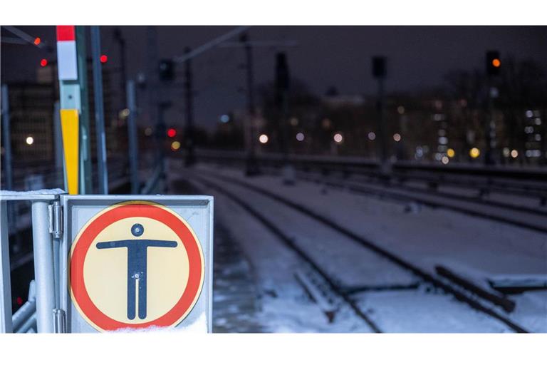 Das Sturmtief „Elli“ bremst Züge aus.