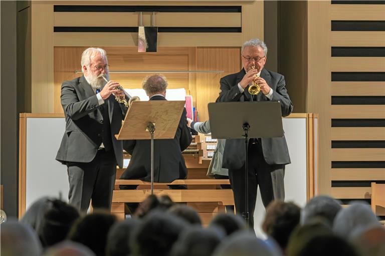 Das Stuttgarter Barock-Collegium mit Rudi Scheck, Christian-Markus Raiser und Eckhard Schmidt (von links) bei seinem Konzert in der Stadtkirche. Foto: Stefan Bossow