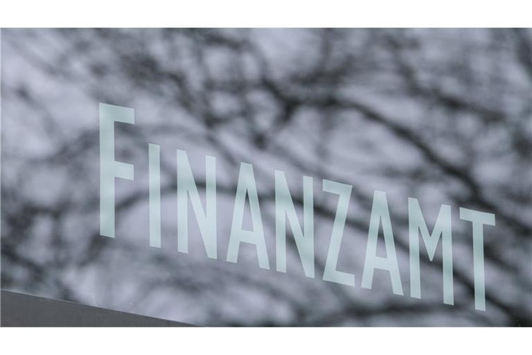 Das Stuttgarter Finanzamt. Bundesweit ist die Zahl der Klagen gegen Steuerbescheide stark gesunken. (Symbolbild)