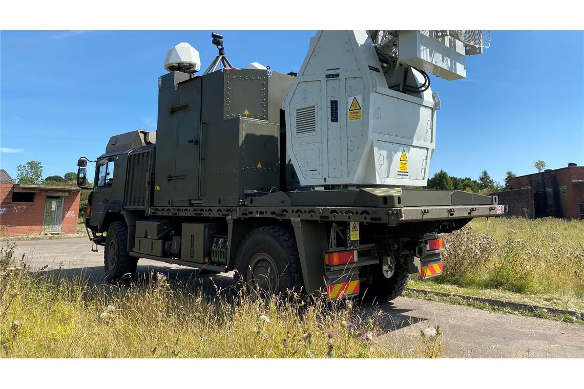 Briten testen neue Waffe zur Drohnenabwehr Das System nutzt nach britischen Angaben Funkwellen, um wichtige elektronische Komponenten in Drohnen zu stören oder zu beschädigen.