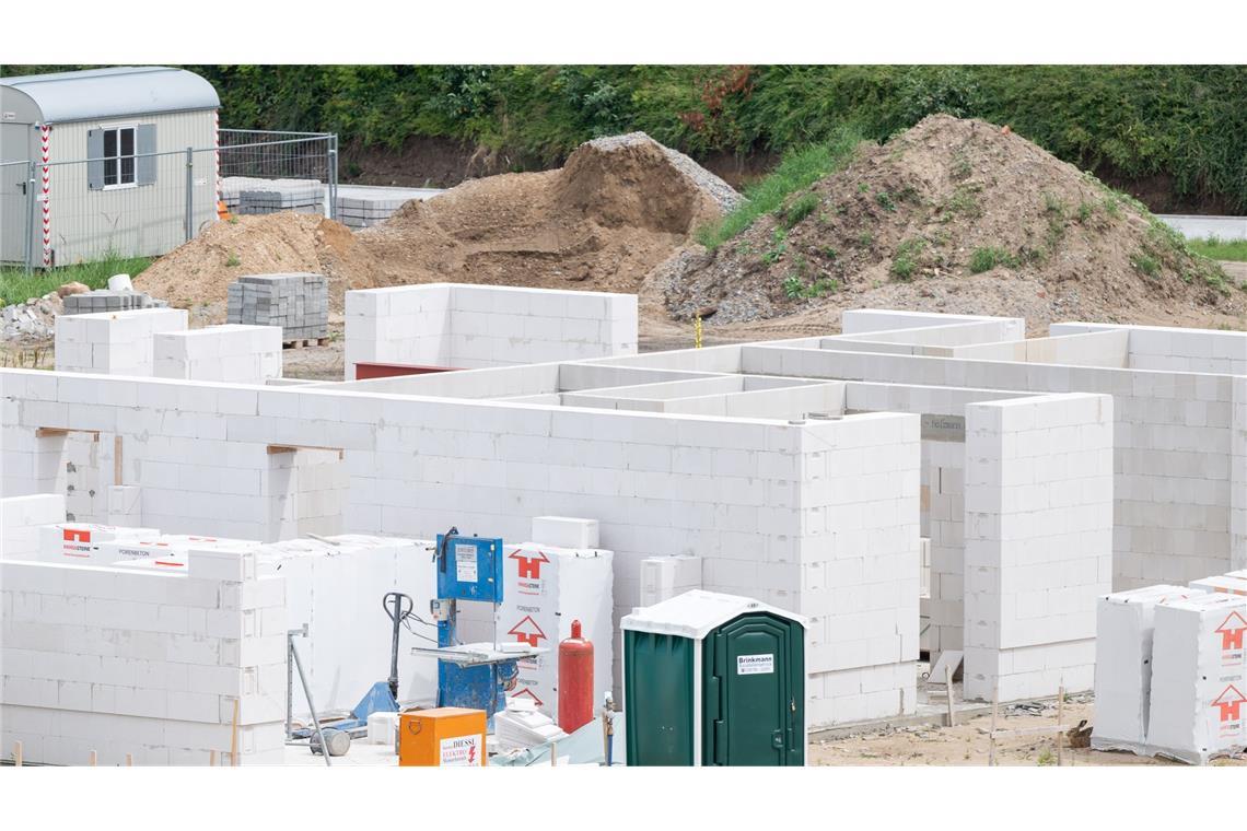 Bau-Branche sieht Stabilisierung auf niedrigem Niveau Das Tal der Krise im Wohnungsbau ist nach Angaben der Branche erreicht. (Archivbild)