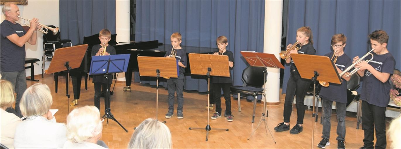 Das Trompetenensemble, das Georg Werner Hermann leitet, begeisterte mit majestätischen Fanfaren und bekannten Tonschöpfungen. Fotos: E. Klaper