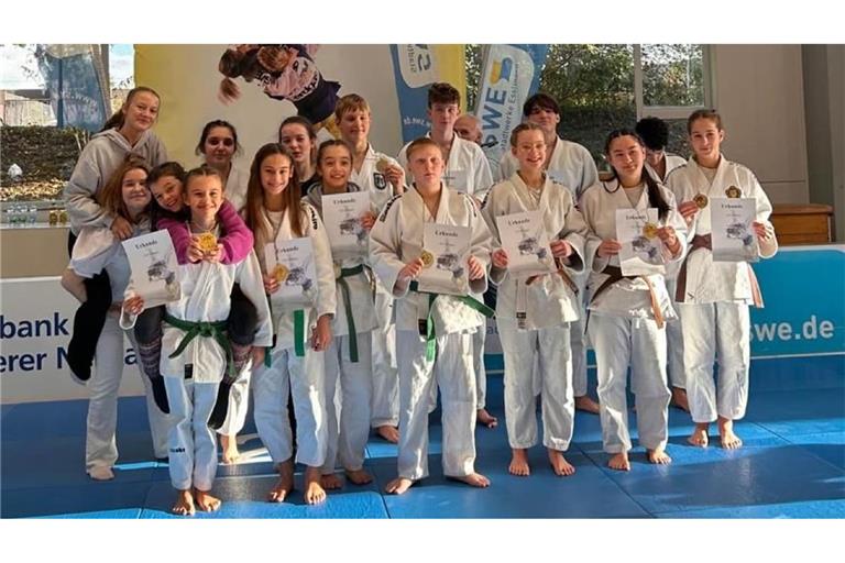 Das U-15-Mixed-Team des KSV Esslingen freut sich über den Titel.