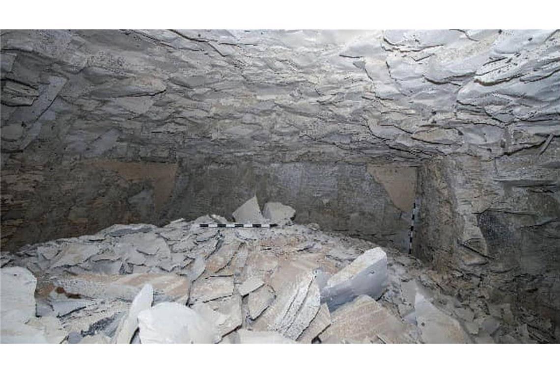 Grab von Pharao Thutmosis II. im Tal der Könige entdeckt Das unterirdische, in den Fels gehauene Grab von Pharao Thutmosis II. besteht aus vier Räumen, einem Eingangskorridor und einem weiteren, späteren Korridor, der den Eingangskorridor mit einer hinteren Kammer (5,3 mal 5,2 Meter groß und 3,4 Meter hoch) verbindet.