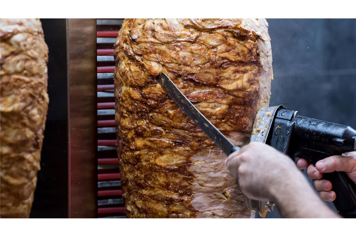 Warnstreik legt Dönerspieß-Produktion zeitweise lahm Das Unternehmen Birtat stellt bei Ludwigsburg Dönerspieße her. Nun legt ein Warnstreik die Produktion lahm. (Symbolfoto)
