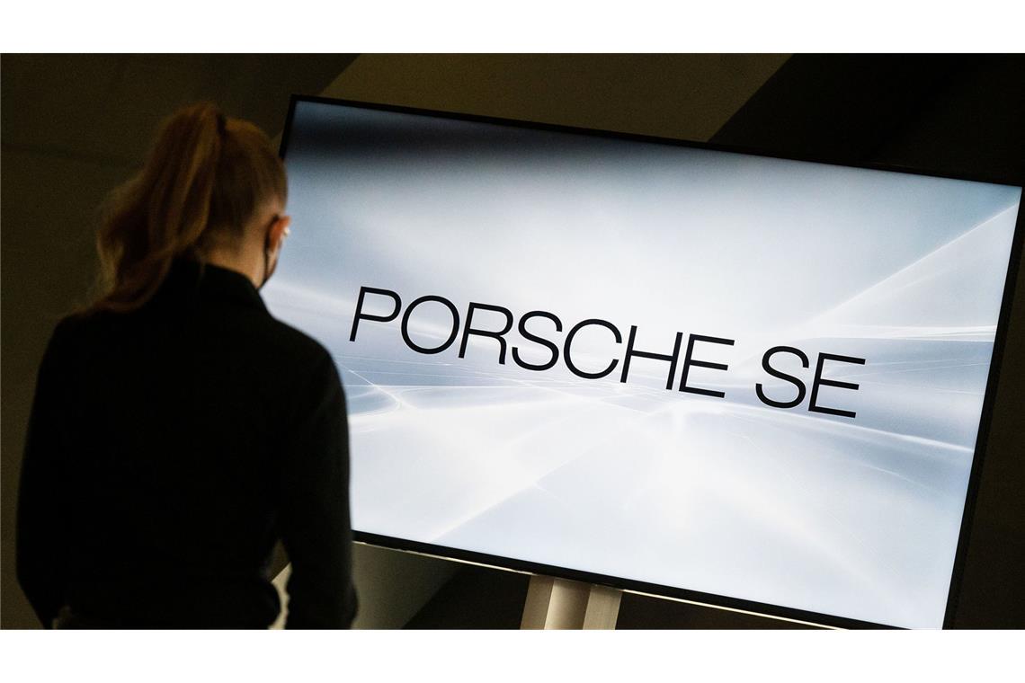 Porsche SE muss voraussichtlich Milliarden Euro abschreiben Das Unternehmen nahm seine Ergebnisprognose für das laufende Jahr zurück und rechnet nun mit einem erheblichen Verlust nach Steuern.