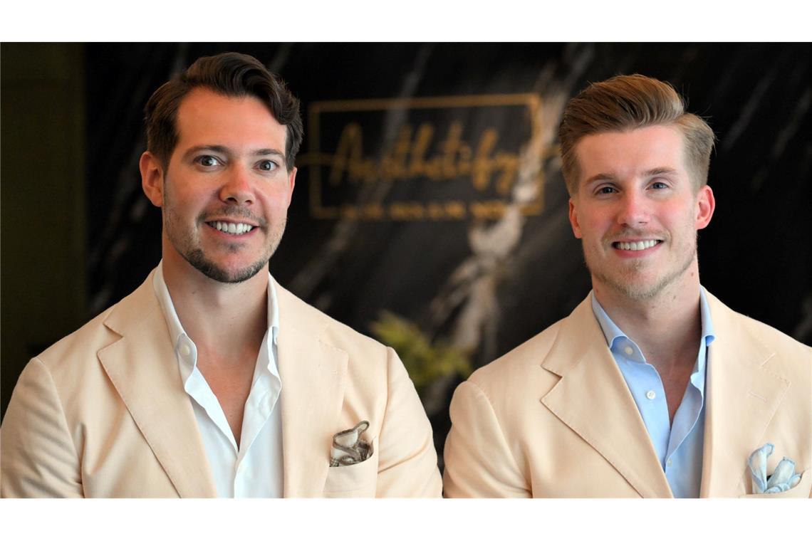 Das Unternehmen von "Dr. Rick und Dr. Nick" soll mit unzulässigen Bildern geworben haben.
