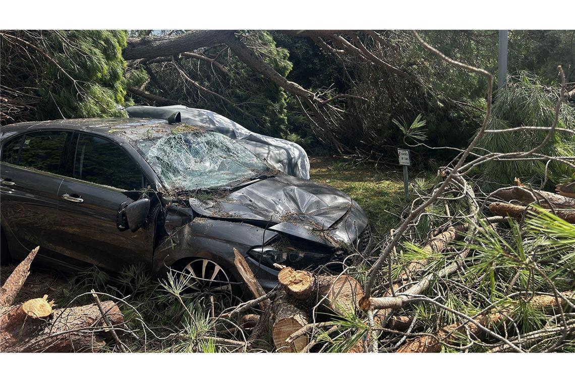 Unwetter richtet rund um Rimini schwere Schäden an Das Unwetter richtete erheblichen Sachschaden an.