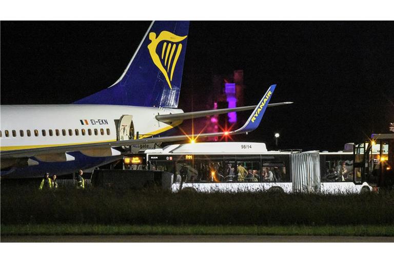 Das Unwetter über Süddeutschland zwang eine Ryanair-Maschine zum außerplanmäßigen Stopp.