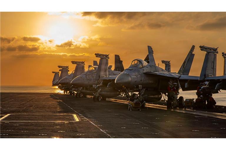 Das US-Militär nutzt für seine Angriffe unter anderem zwei Flugzeugträger. (Archivbild)