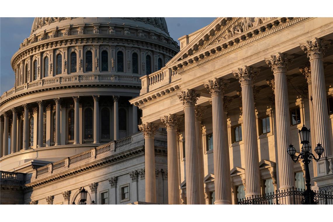 Trump stiftet Chaos: Regierungs-"Shutdown" droht Das US-Parlament steckt kurz vor der Weihnachtspause in einem schweren Haushaltsstreit - befeuert vom designierten US-Präsidenten Trump. (Archivbild)