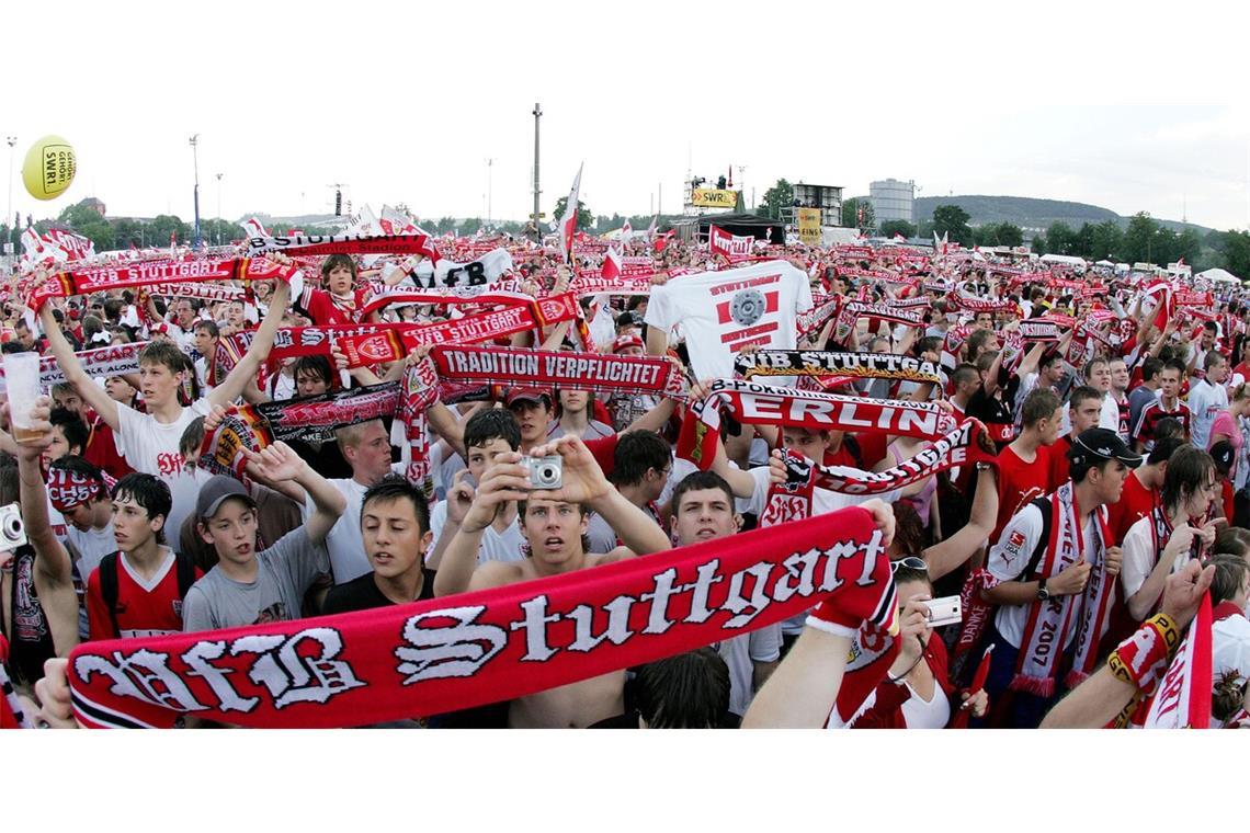 Übers Public Viewing herrscht nicht nur eitel Freude Das verlorene Pokalfinale 2007 haben viele VfB-Fans auf dem Cannstatter Wasen miterlebt.