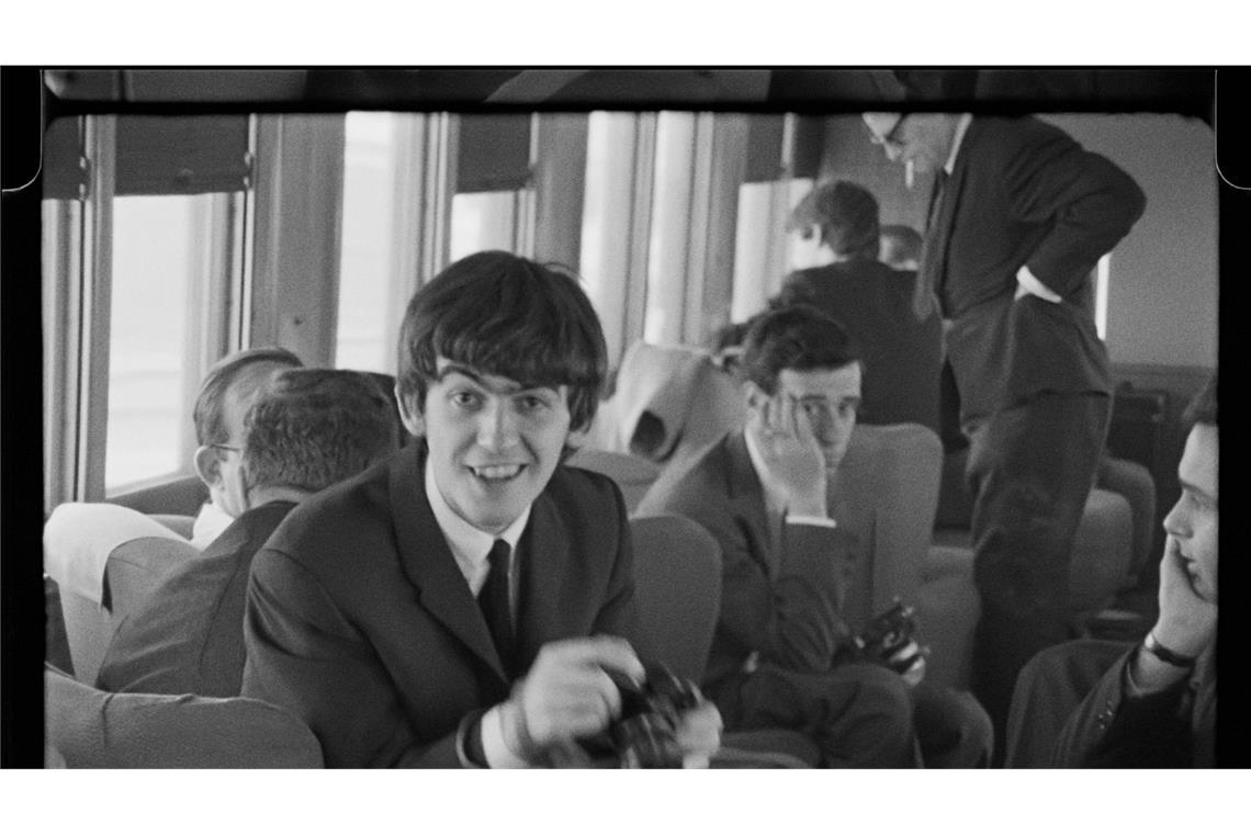 „Ist das ein Aprilscherz?“ Reaktionen auf Cast für Beatles-Filme Das vierte Mitglied der Band aus Liverpool, George Harrison, war Leadgitarrist der Beatles. Nach dem Ende der Fab Four startete Harrison eine erfolgreiche Solo-Karriere, unter anderem mit seinem Album „All Things Must Pass“. Er starb 2001 an den Folgen einer Krebserkrankung.