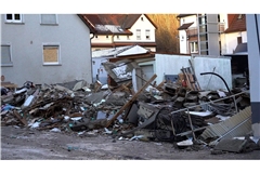 Das völlig zerstörte Gebäude nach der Explosion in Albstadt