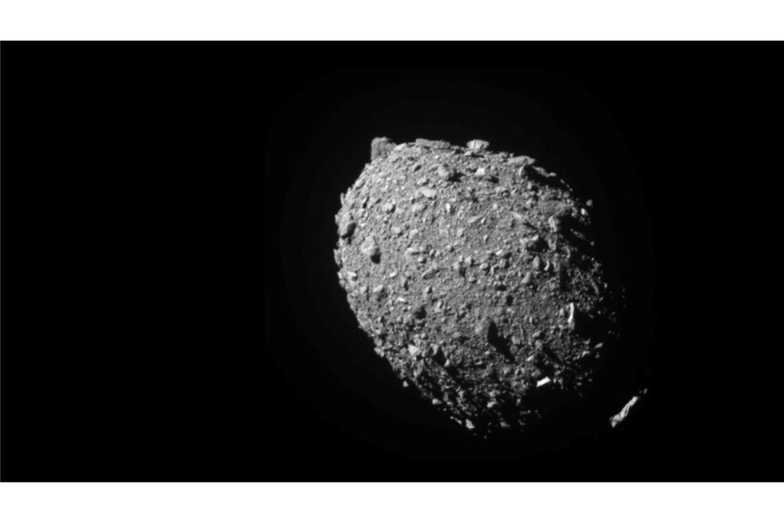 Das von der NASA zur Verfügung gestellte Foto zeigt den Asteroiden-Mond Dimorphos kurz vor dem Aufprall der Raumsonde "Dart". (Handout)