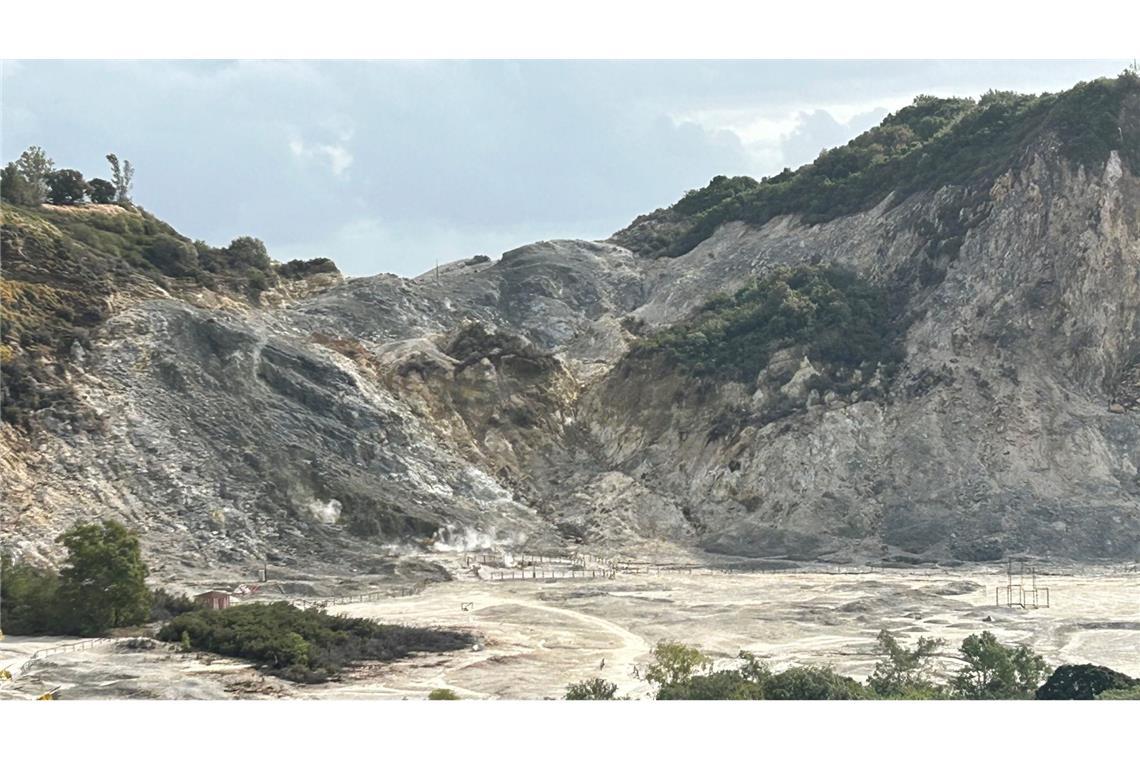 Erdbeben unweit von Supervulkan bei Neapel Das Vulkanfeld Solfatara in der Kleinstadt Pozzuoli im Westen der italienischen Millionenmetropole Neapel. (Archivbild)