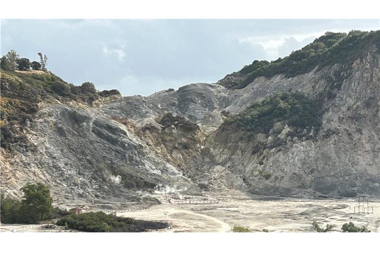 Das Vulkanfeld Solfatara in der Kleinstadt Pozzuoli im Westen der italienischen Millionenmetropole Neapel.