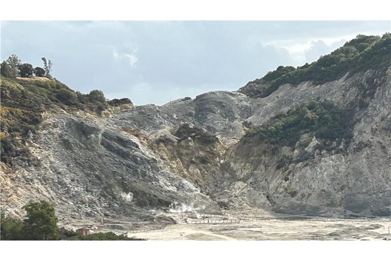 Das Vulkanfeld Solfatara in der Kleinstadt Pozzuoli im Westen der italienischen Millionenmetropole Neapel.