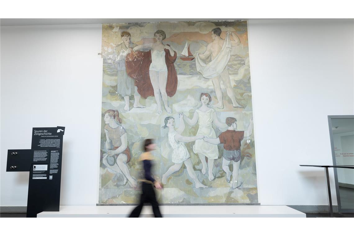 Wandgemälde von Gerhard Richter teilweise freigelegt Das Wandgemälde "Lebensfreude" entstand 1956 und wurde 1979 überstrichen.