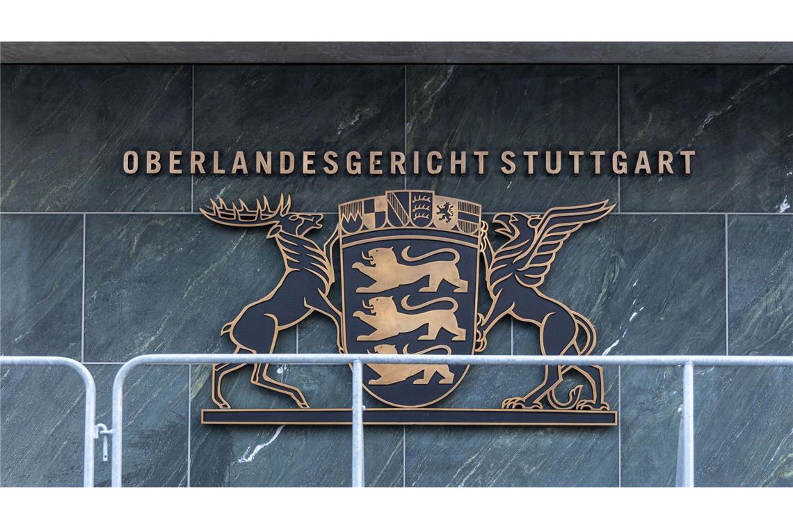 „Sonst blase ich euch das Licht aus!“ Das Wappen des Oberlandesgerichtes am Eingang des Gerichtsgebäudes in Stuttgart-Stammheim.