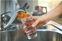 Das Wasser in Murrhardt wird wohl im kommenden Jahr teurer werden. Foto: Adobe stock/samopauser 