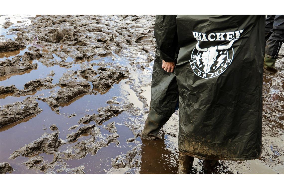 Endspurt für Schlammfestival in Wacken Das Wetter bereitete den Fans schwierige Bedingungen.