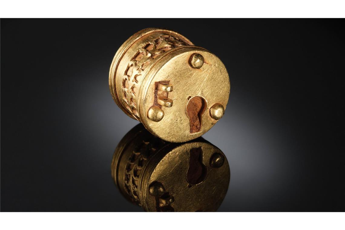 Römisches Mini-Dosenschloss aus Gold gibt Rätsel auf Das winzige Miniatur-Dosenschloss, das Fried gefunden hatte, stammt aus dem 3. oder 4. Jahrhundert n. Chr..