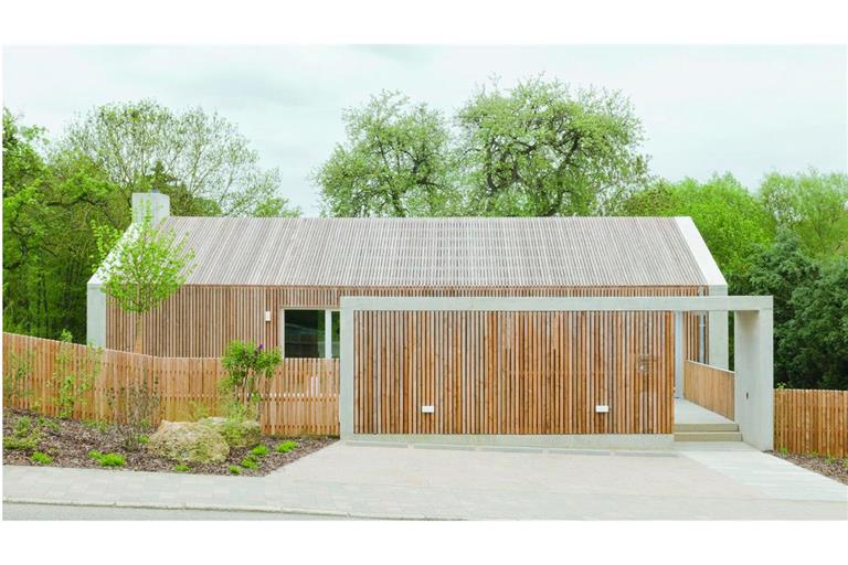 Das Wohnhaus in einem Kleid aus Lärchenholz im Landkreis Schwäbisch-Hall wurde von einer Jury als eines  der 30 besten Häuser 2025 in Europa gewählt.