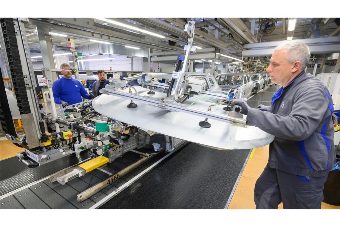 VW-Mitarbeiter erhalten Prämie noch einmal ungekürzt Das Wolfsburger Stammwerk ist mit rund 60.000 Mitarbeiter der mit Abstand größte Standort des Konzerns.