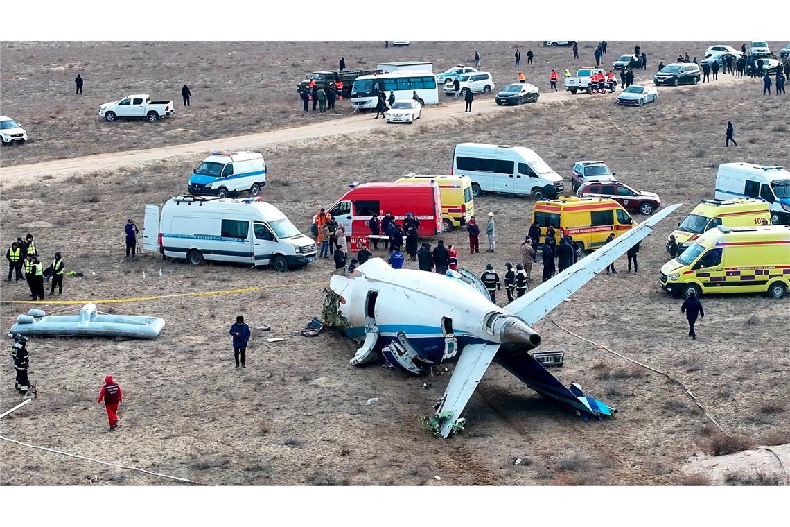 Fluglinie: 67 Menschen in abgestürzter Maschine Das Wrack der Embraer 190.