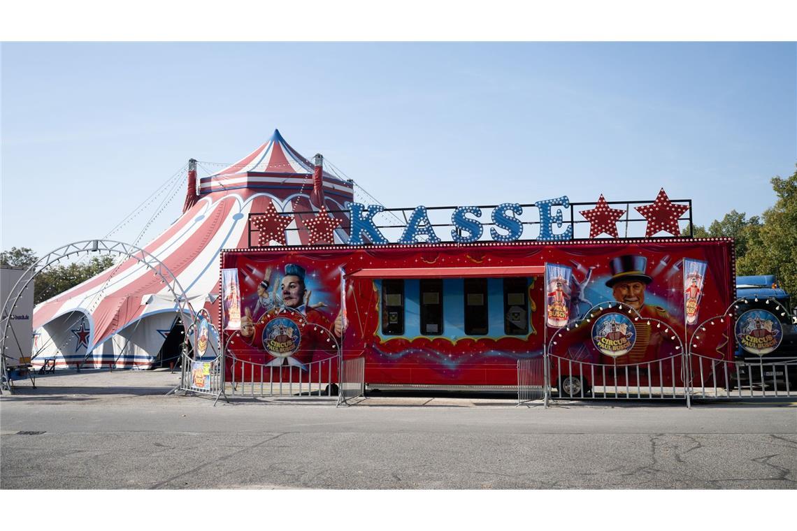 Artistin stürzt im Zirkus - Zuschauer sehen tödliches Drama Das Zirkuszelt des Circus Paul Busch in Bautzen