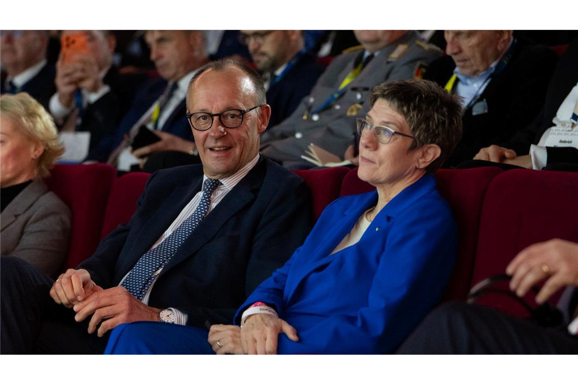 Dass Annegret Kramp-Karrenbauer (CDU) zur Leiterin der Konrad-Adenauer-Stiftung gewählt wurde, entsprach nicht dem Drehbuch von Bundeskanzler Friedrich Merz (CDU). (Archivbild)