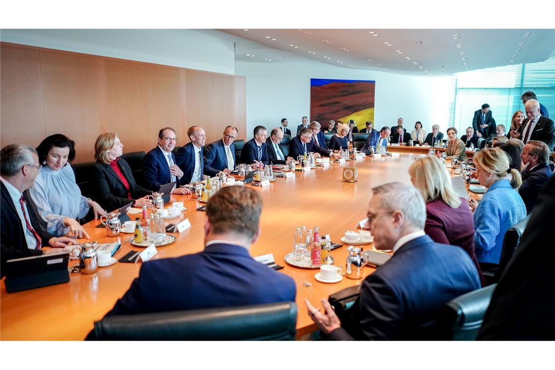 Dass die Entscheidungen der aktuellen Bundesregierung zu den wesentlichen Ursachen für die Konjunkturschwäche zählt, denken 39 Prozent der Bundesbürger. (Archivfoto)