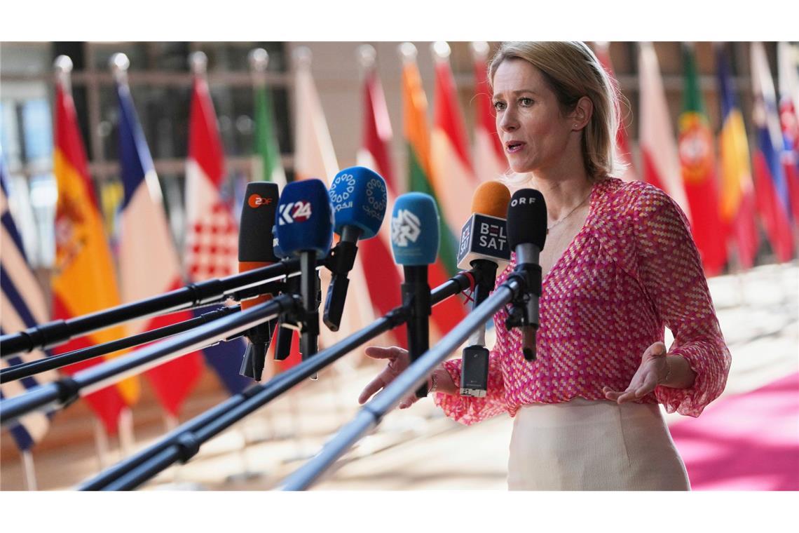 EU-Analyse: Israel verletzt Grundsätze für enge Kooperation Dass Israel zuletzt wieder Hilfsgüter in den Gazastreifen ließ, sei nur ein Tropfen auf dem heißen Stein, sagte die EU-Chefdiplomatin Kaja Kallas zuletzt in Brüssel.