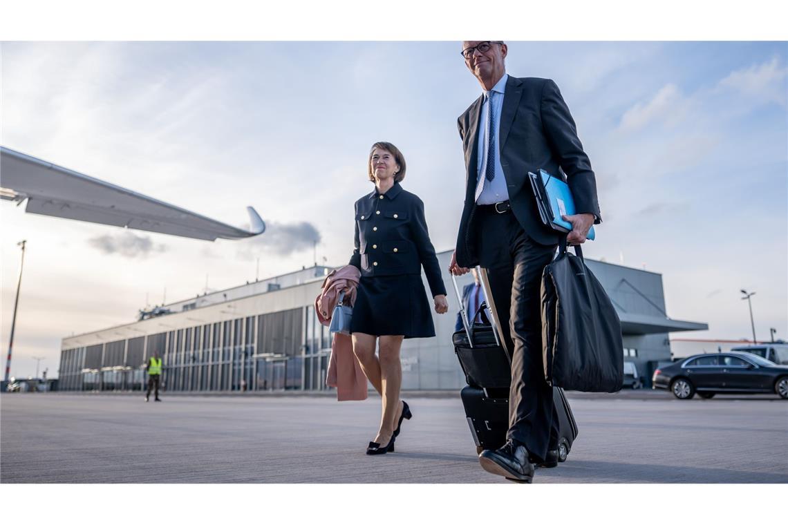 Merz besucht Erdogan - mit Ehefrau Charlotte Dass Merz seine Ehefrau mit in die Türkei nimmt, kann als besonderes Zeichen an Erdogan gewertet werden, dass es sich für ihn nicht nur um einen Routinebesuch handelt.