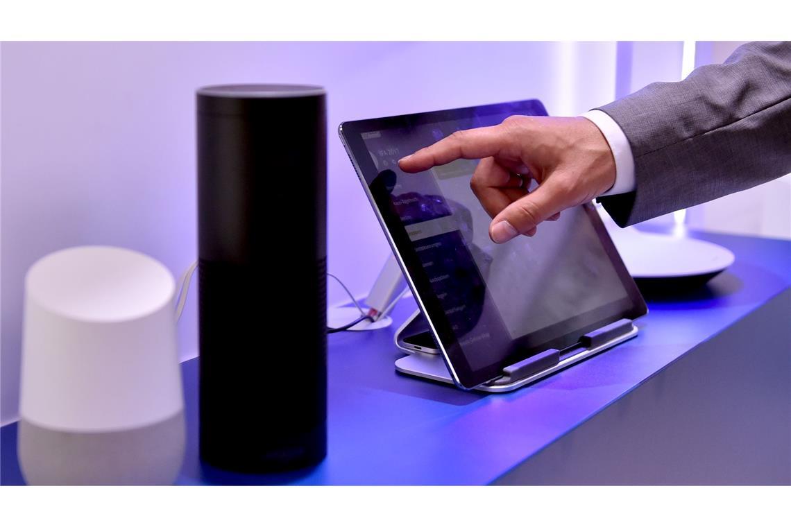 Daten, die etwa Geräte für das "smart Home" sammeln, sollen Nutzerinnen und Nutzern ab Freitag leichter zugänglich gemacht werden. (Symbolbild)