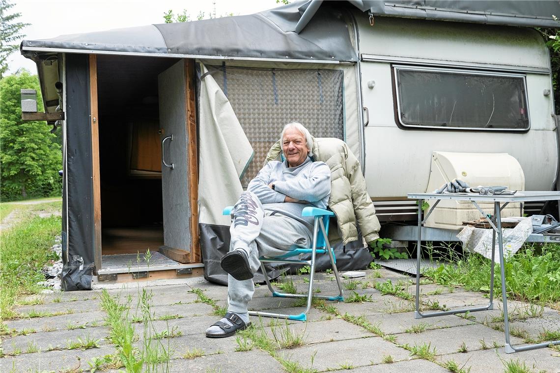 Die Freilufthungrigen Dauercamper Peter Fritsch aus Ludwigsburg freut sich, dass er jetzt wieder nach Lust und Laune einen Abstecher zu seinem Platz machen kann.