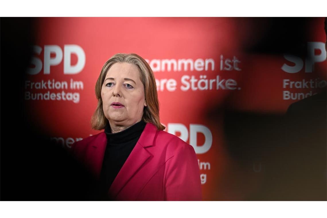 Dauerstress, öffentliche Anfeindungen und der Zwang, stets Stärke zu demonstrieren: Psychische Belastungen gehören für viele Politiker zum Alltag.