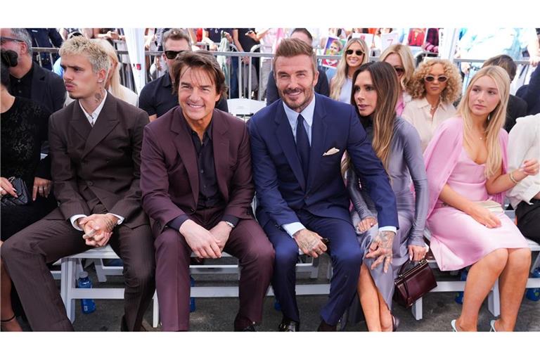 David Beckham erhielt einen Stern auf dem berühmten "Walk Of Fame" in Hollywood. Mit dabei: Sohn Romeo, Filmstar Tom Cruise, Ehefrau Victoria und Tochter Harper Seven.