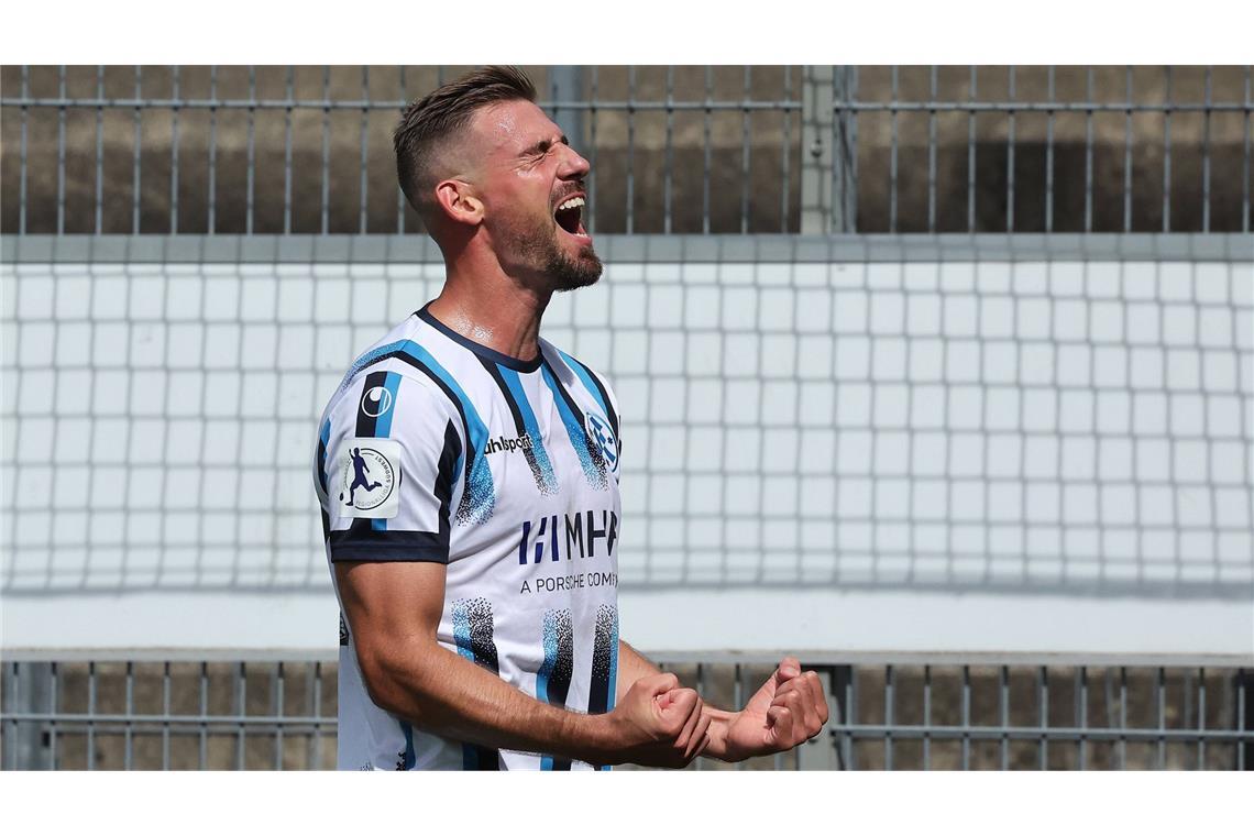 David Braig genießt seinen Torerfolg im Spiel gegen den SC Freiburg II.