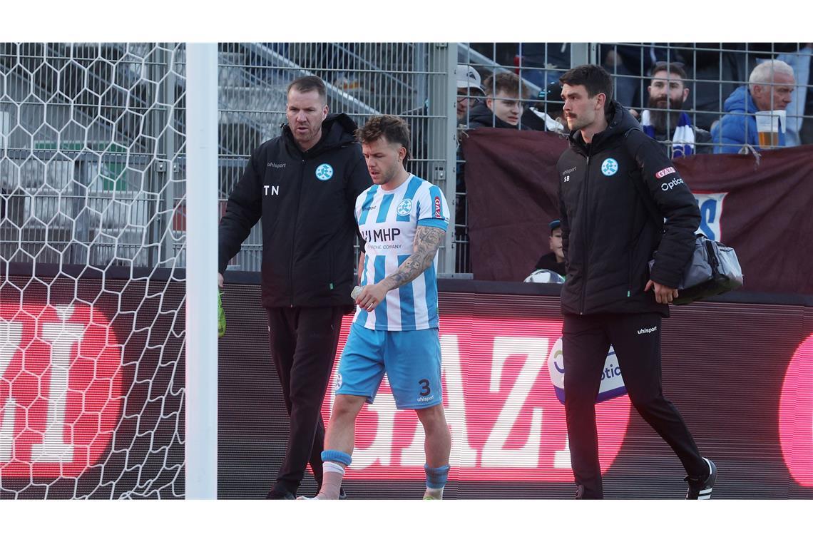 Das Motto der Blauen: Hauptsache gewonnen David Kammerbauer musste verletzt raus.