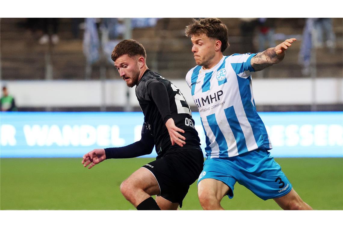 Die Kickers verlieren in Unterzahl David Kammerbauer (rechts) von den Stuttgarter Kickers flog gegen Bahlingen nach einer roten Karte vom Platz. Die Stuttgarter mussten sich mit 1:2 geschlagen geben (Archivbild).