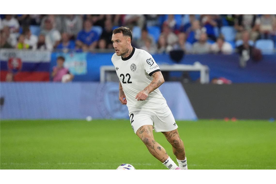 David Raum (Note 4): Auf dem linken Flügel unterwegs. Zum Flanken kam David Raum aber nicht so oft. Und wenn fand der Leipziger seine Mitspieler nicht. Prüfte einmal den nordirischen Torhüter Bailey Peacock-Farrell (62.). Defensiv wurde er als Schwachpunkt ausgemacht. Fast alle hohen Bälle kamen auf seine Seite.