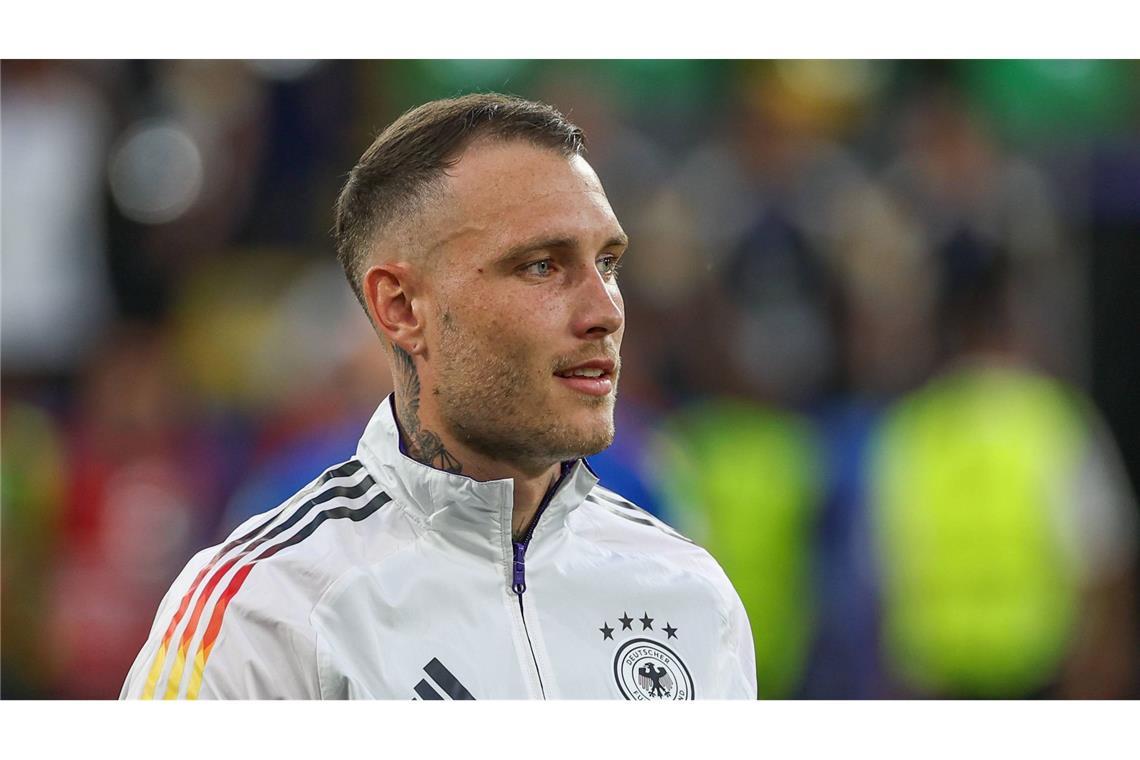Rückkehrer Goretzka trifft zum Sieg – DFB-Elf gewinnt Viertelfinal-Hinspiel David Raum (Note 5): Der Linksverteidiger von RB Leipzig bekam den Vorzug vor VfB-Profi Maximilian Mittelstädt und rechtfertigte das nicht. Ein Stellungsfehler, ein Steilpass in seinen Rücken über seine linke Abwehrseite, fertig war die Vor-Entstehung des frühen italienischen 1:0. In der Folge dann weiter fahrig und unsicher unterwegs. Raum betrieb im Kampf um den Stammplatz gegen Mittelstädt keine Eigenwerbung. Wurde zur Pause ausgewechselt, für ihn kam aber nicht Mittelstädt, sondern Nico Schlotterbeck.